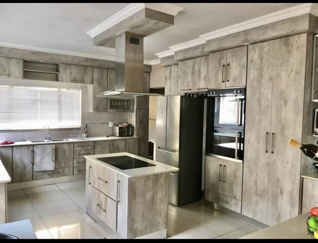 10 BEDROOM PROPERTY TO RENT IN AMANDASIG